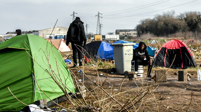 Мигранты во временном лагере, Франция