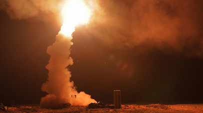 Пуск зенитных ракет на полигоне Ашулук в Астраханской области во время тактических учений войск Воздушно-космической обороны (ВКО) РФ