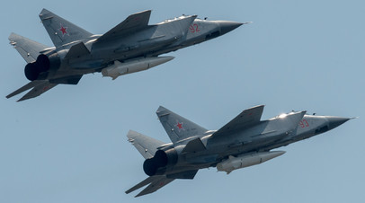 Многоцелевые истребители МиГ-31 с гиперзвуковыми ракетами «Кинжал»