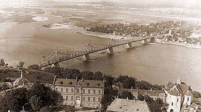 Мост имени Евгении Бош через Днепр, существовавший в 1925—1941 годах в Киеве