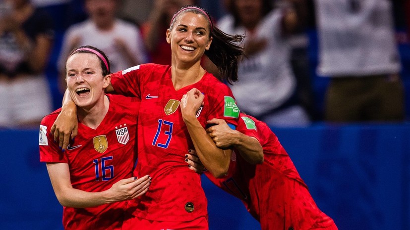Сборная США стала первым финалистом женского чемпионата мира по футболу