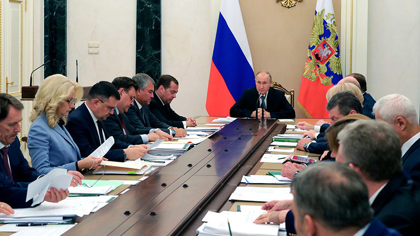 Путин поручил Минфину и ЦБ следить за ситуацией с льготной ипотекой