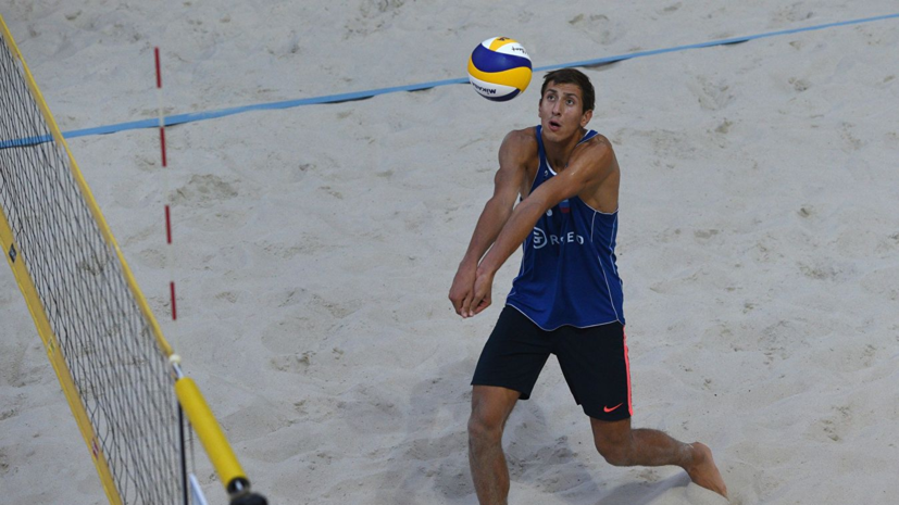 Красильников и Стояновский вышли в четвертьфинал ЧМ по пляжному волейболу