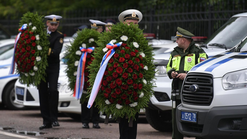 Погибших на аппарате ВМФ подводников похоронили в Петербурге