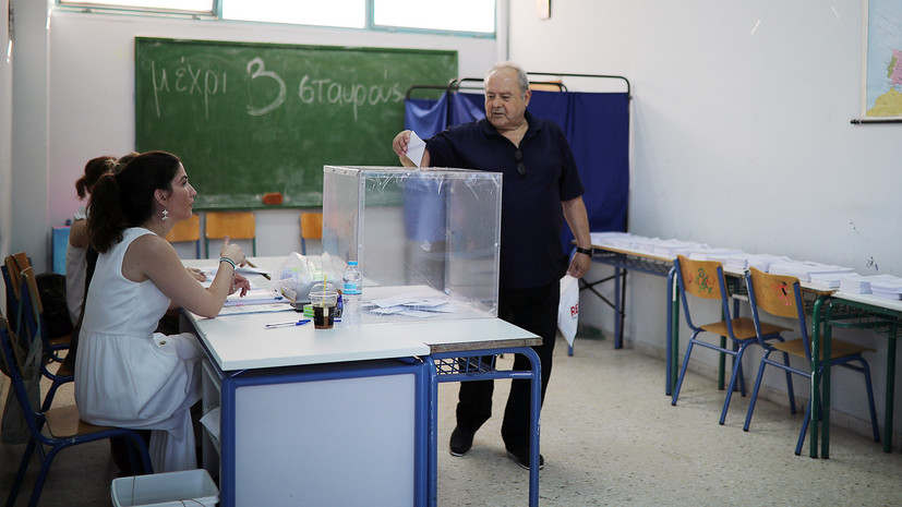 Досрочные парламентские выборы начались в Греции