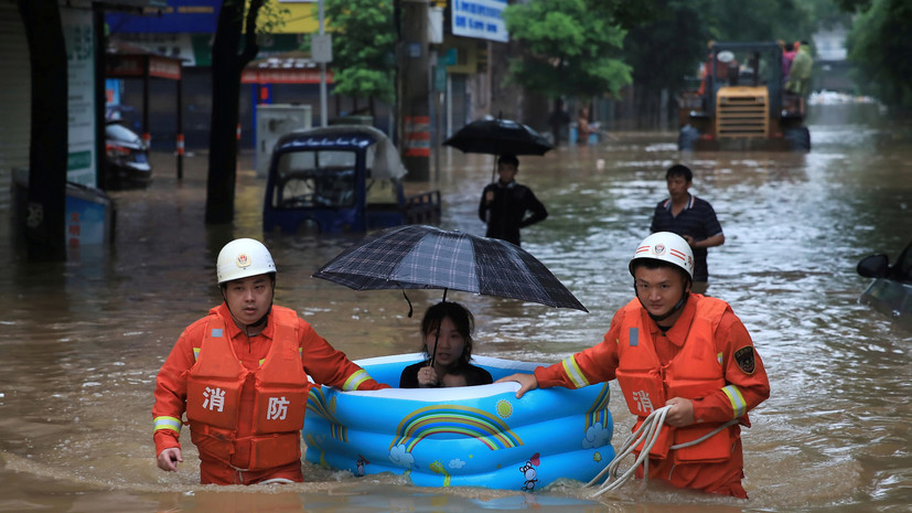 В Китае из-за проливных дождей погибли три человека