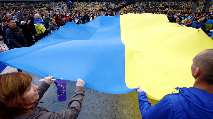 Опрос: почти 40% украинцев не одобряют политический курс страны