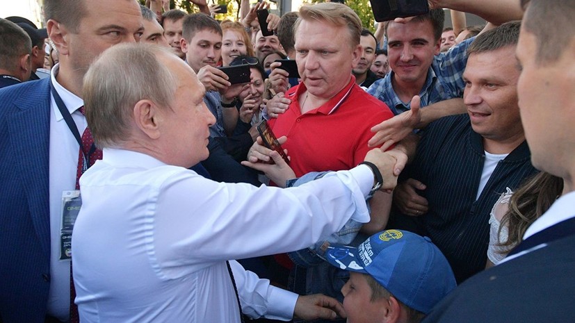 В Кремле прокомментировали выход Путина к людям в Екатеринбурге