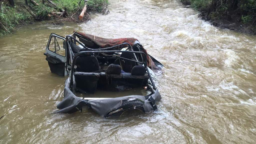 «Пытались пересечь вброд»: что известно о ДТП со смертельным исходом на реке Шуй в Туве