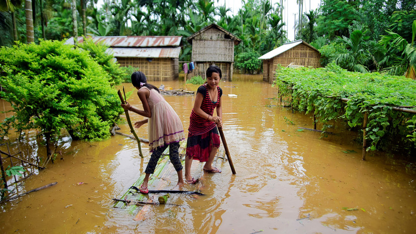 Шесть человек погибли из-за наводнения в Индии