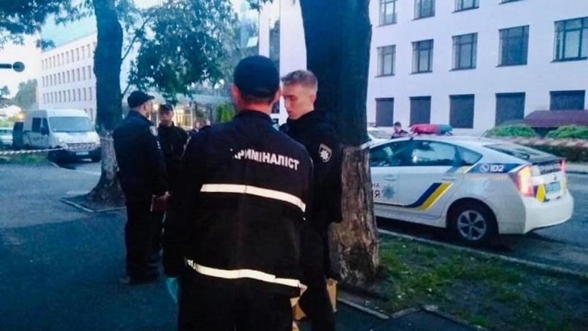 СМИ опубликовали кадры обстрела здания телеканала в Киеве