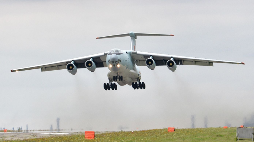 Транспортный Ил-76 совершил экстренную посадку в Жуковском
