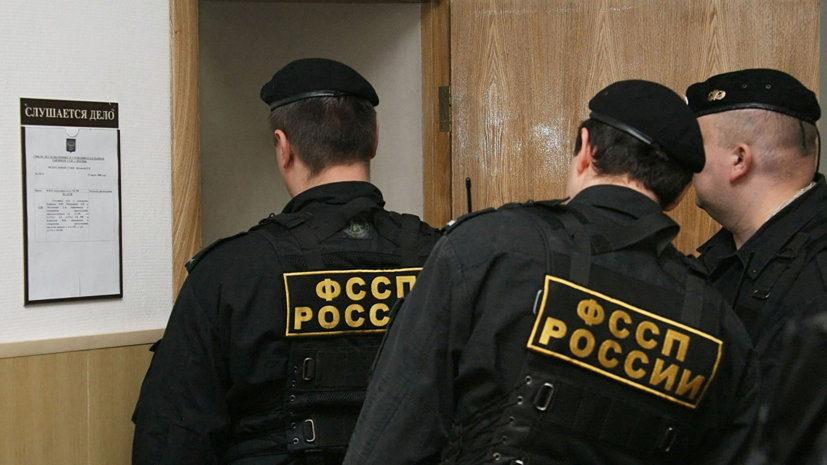 В ФССП назвали число невыездных должников в России