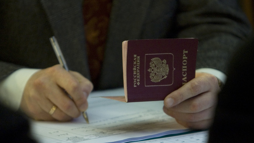 В Кремле оценили идею Киева о выдаче паспортов этническим украинцам