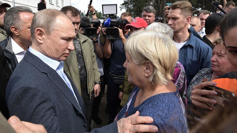 Путин назвал неразберихой проблемы с помощью пострадавшим от паводка