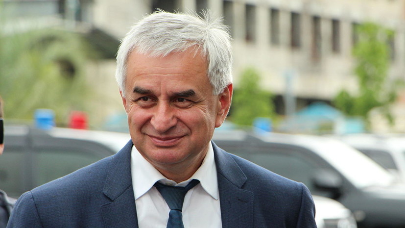 ЦИК Абхазии зарегистрировала действующего лидера Хаджимбу кандидатом в президенты
