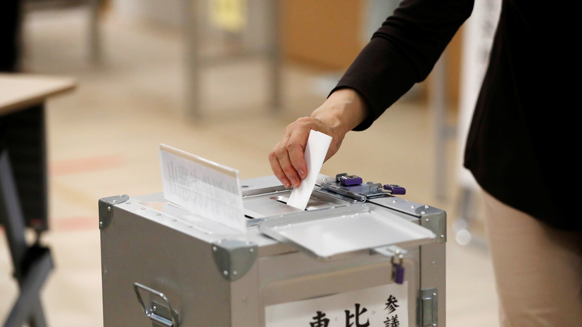 Рекордное число человек досрочно проголосовали на парламентских выборах в Японии