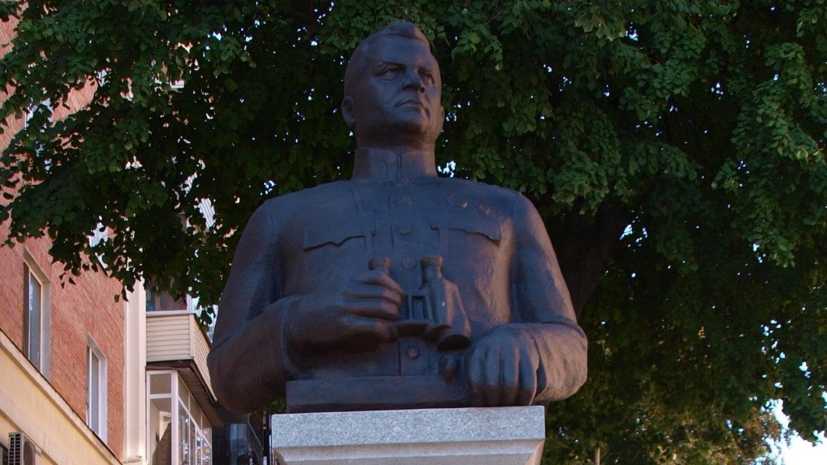 На Украине осквернили памятник генералу Ватутину