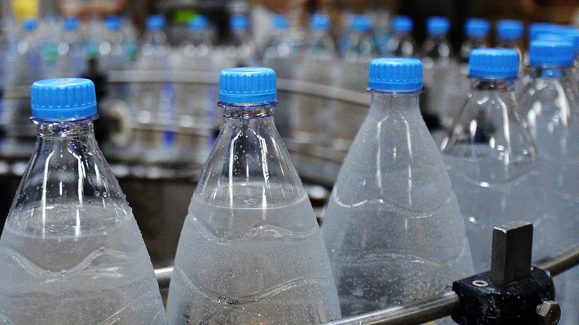 Эксперт оценил заявление Чемезова о подделке питьевой воды в России