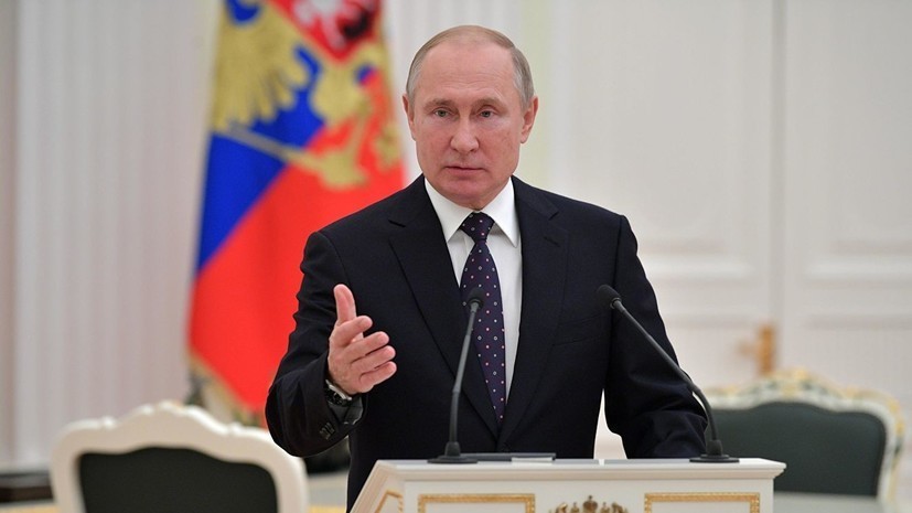 Путин поручил усовершенствовать законы о защите детей от вредной информации