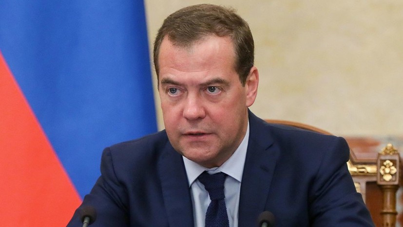 Медведев в октябре совершит визит на Кубу