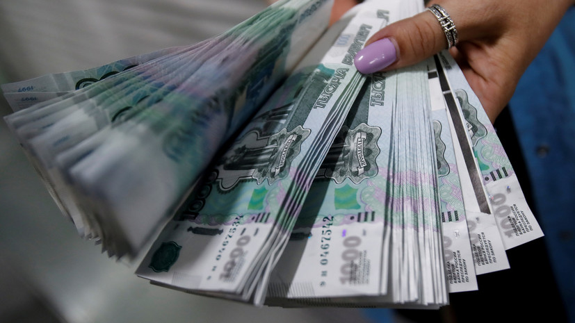 СМИ: Выдача кредитов наличными в России выросла на четверть в первые полгода