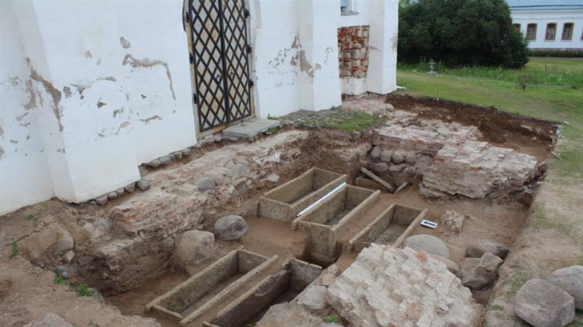 В Новгороде найдены саркофаги домонгольского периода