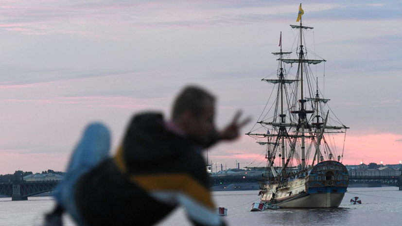 Воссозданная «Полтава» приняла участие в генеральной репетиции парада ВМФ в Петербурге