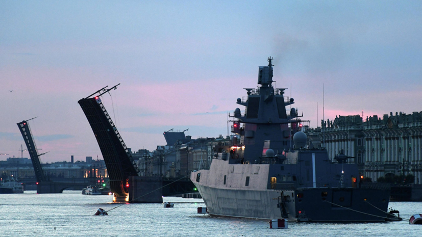 В Петербурге провели генеральную репетицию Главного военно-морского парада