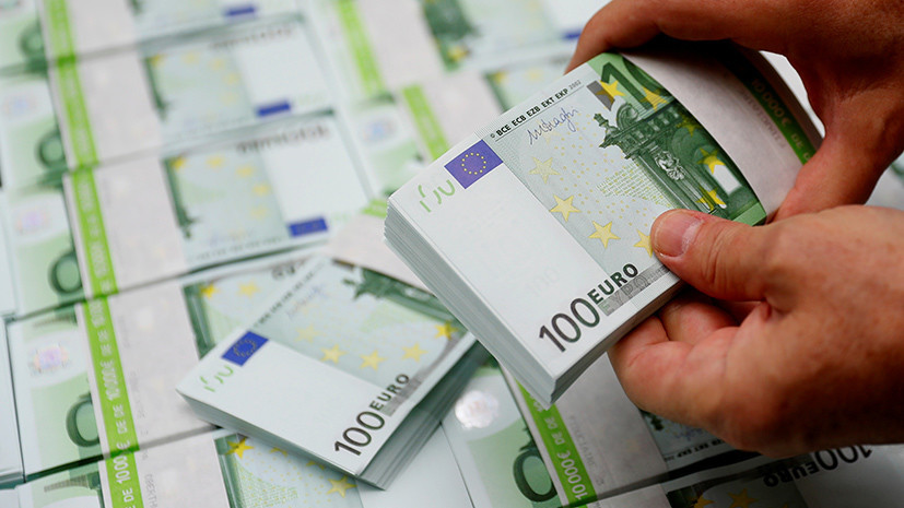 Валютная планка: курс евро впервые с марта 2018 года опустился ниже 70 рублей