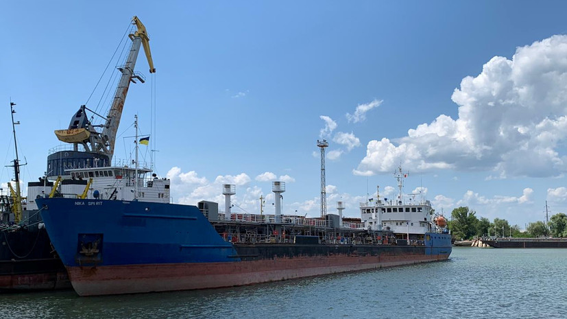 Экипаж задержанного на Украине российского танкера возвращается домой