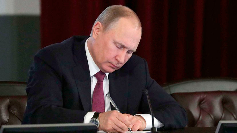 Путин подписал закон о наказании за препятствование работе медиков