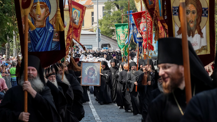 В Киеве около 50 тысяч человек приняли участие в крестном ходе
