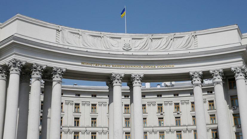 МИД Украины выразил протест из-за поездки Медведева в Крым