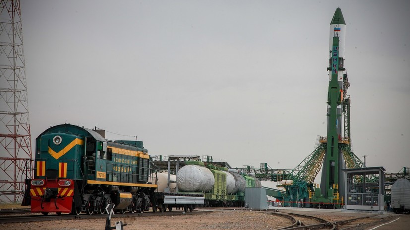 Ракету «Союз-2.1а» установили на стартовый стол Байконура