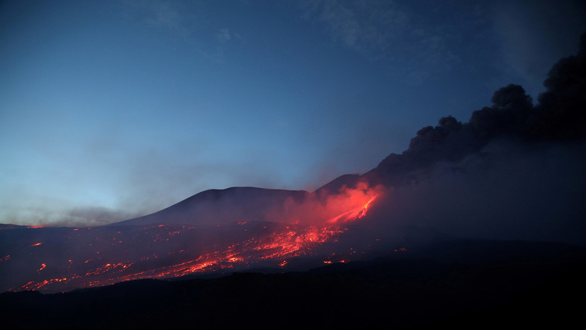 В МИД России предупредили туристов об активности вулкана Этна