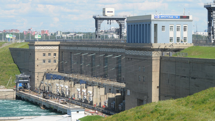 Иркутская ГЭС второй раз за день снизила пропуск воды из-за паводка