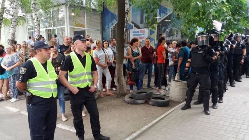 Здание избиркома в украинском Покровске взяли под охрану полицейские