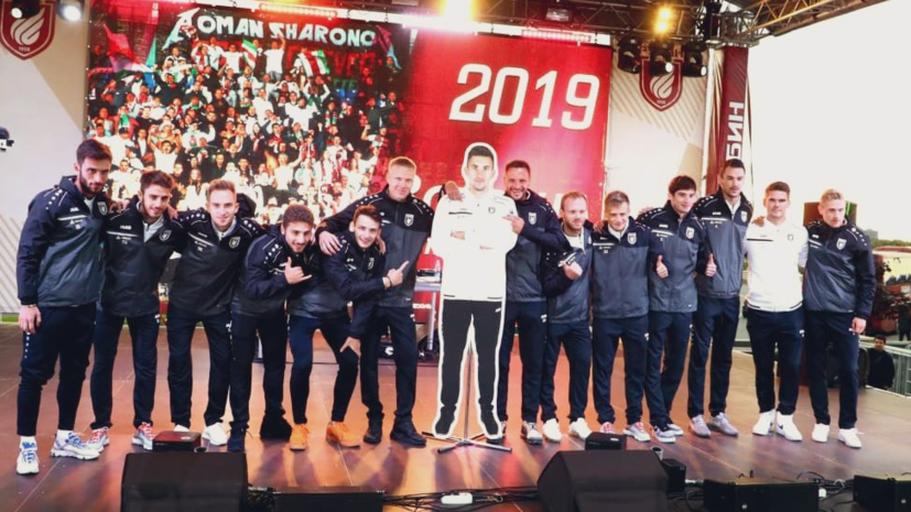 «Рубин» представил картонную фигуру Сутормина в качестве новичка команды