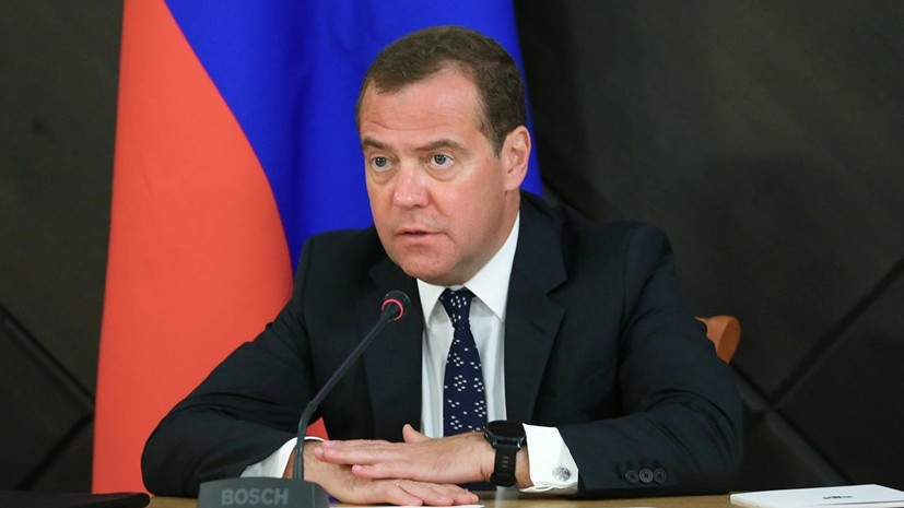 Медведев поручил контролировать ПДК вредных веществ в Сибири