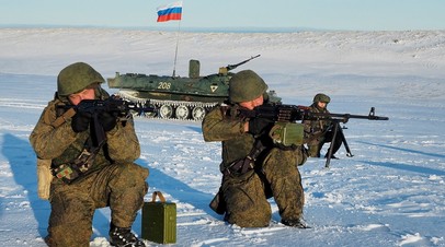 Арктические мотострелки Северного флота  впервые в современной российской истории совершили высадку на остров Голомянный архипелага Северная Земля 