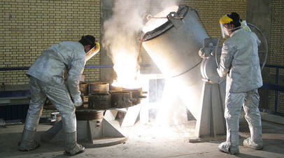 Технические работы внутри установки по производству урана, Иран, Исфахан