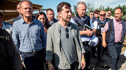Президент Евросовета Дональд Туск и украинский лидер Владимир Зеленский в Луганской области, 7 июля 2019-го 