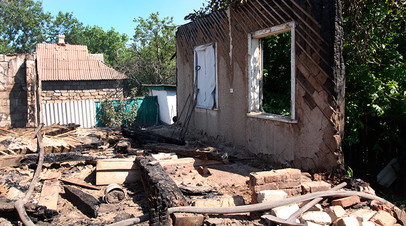 Разрушенный дом в результате обстрела  посёлка Зайцево города Горловка Донецкой области