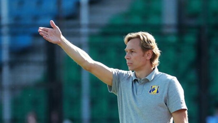 Карпин признан лучшим тренером июля в РПЛ