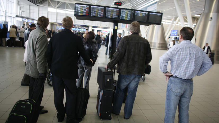 Российские туристы вылетели из Болгарии после суточной задержки рейсов