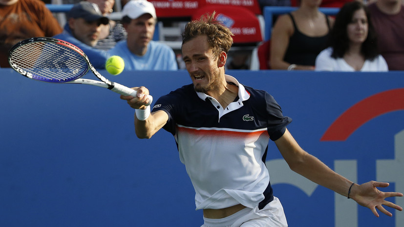 Медведев поднялся на девятую строчку рейтинга АТР