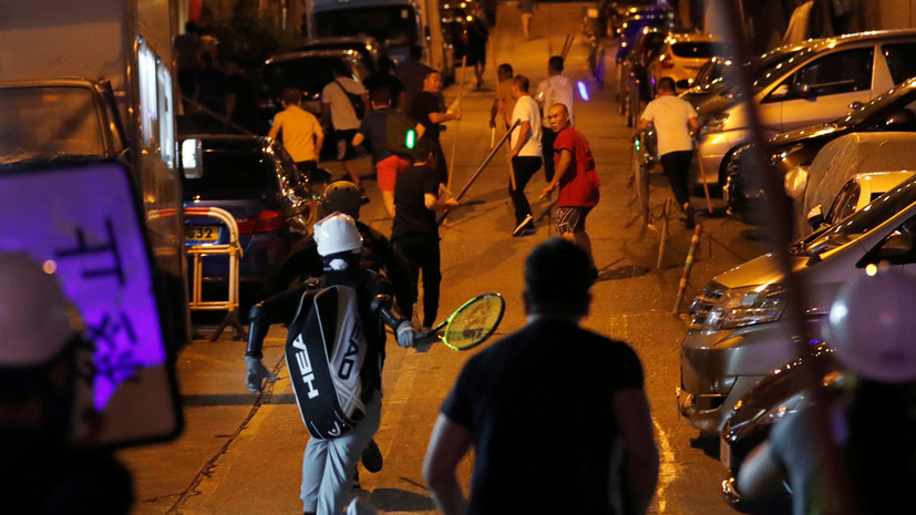 Протестующих в Гонконге обвинили в нападении на полицейские участки