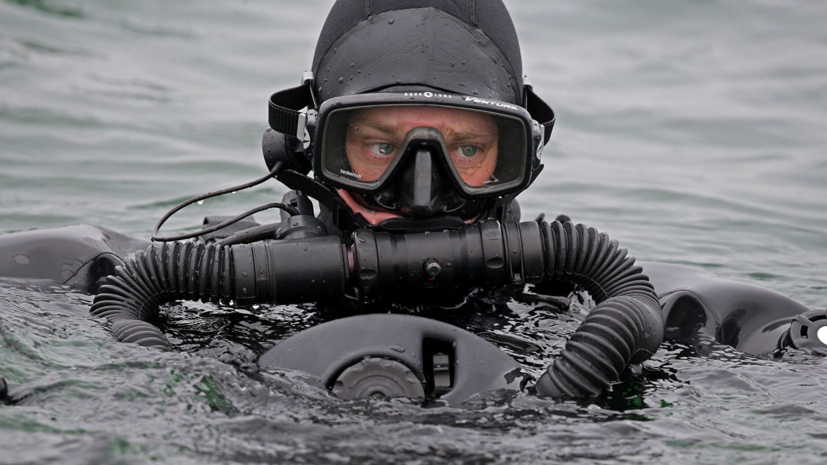 Водолазы ЧФ провели учения по спасению аварийной подлодки