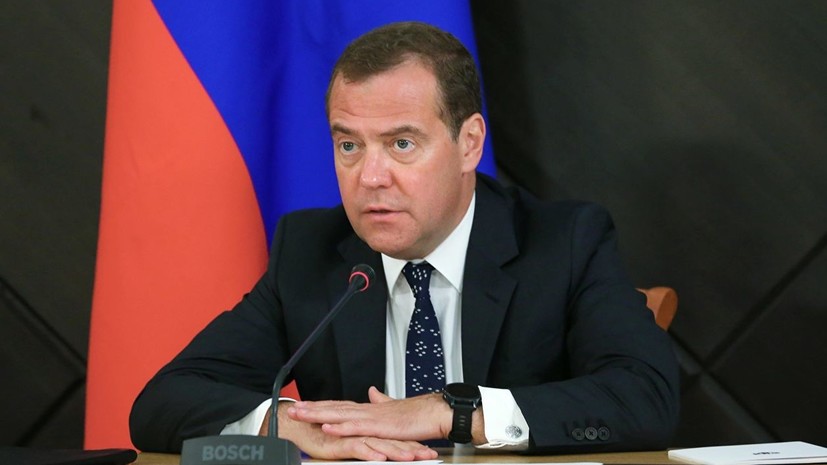 Медведев прибыл в Киргизию на заседание межправсовета ЕАЭС